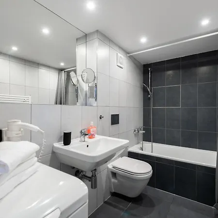 Cozy Near Krizikova Metro Lägenhet Prag