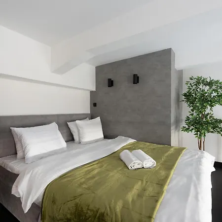 Cozy Near Krizikova Metro
