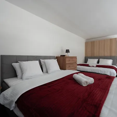 Lägenhet Cozy Near Krizikova Metro Prag