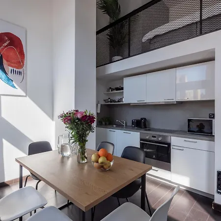 Apartment Cozy Near Krizikova Metro *