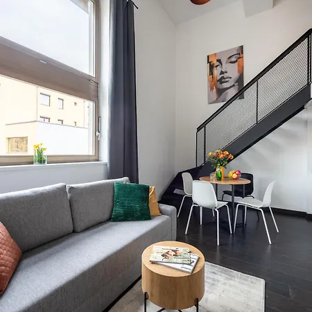 Cozy Near Krizikova Metro Apartment *