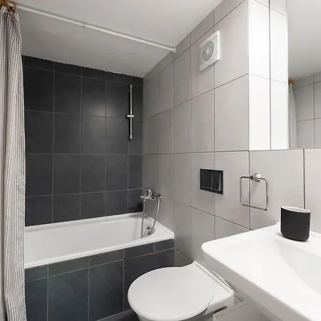 Cozy Near Krizikova Metro Prag