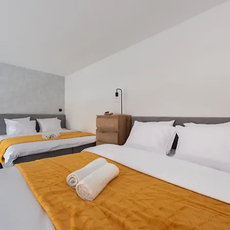 Cozy Near Krizikova Metro Apartment *