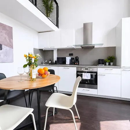 2-room I 2-level I Krizikova Metro I Karlin Apartment