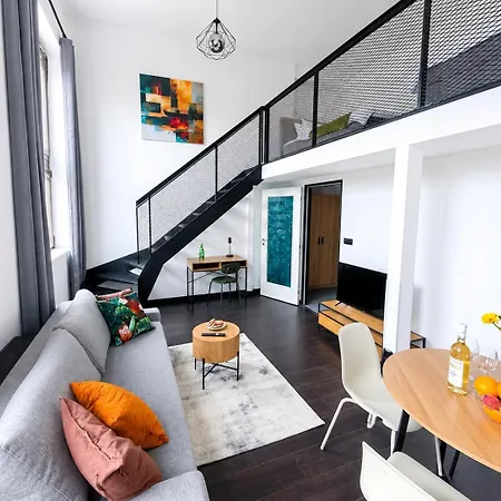 2-room I 2-level I Krizikova Metro I Karlin Apartment