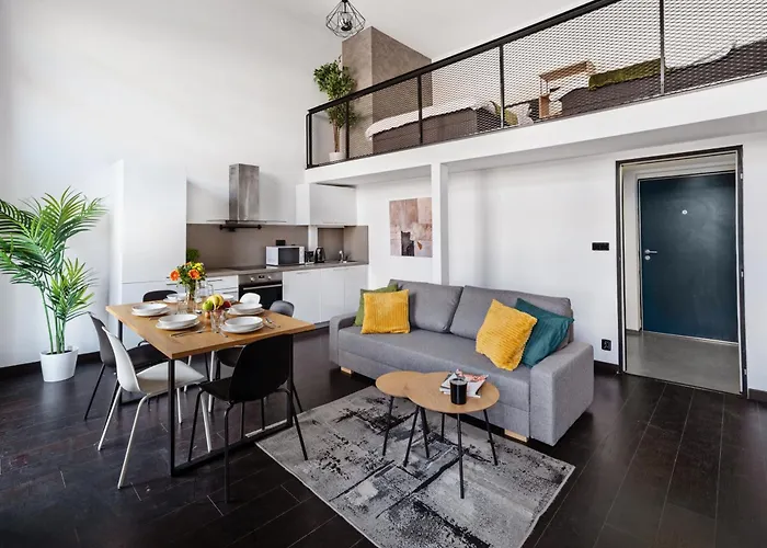 Cozy Near Krizikova Metro