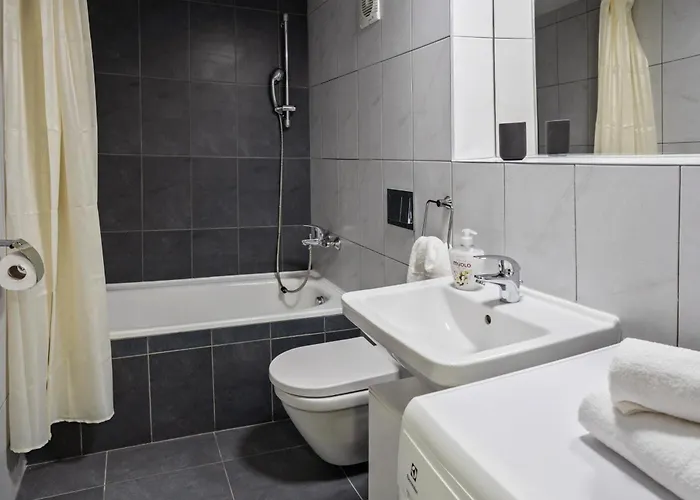 Cozy Near Krizikova Metro Lägenhet Prag