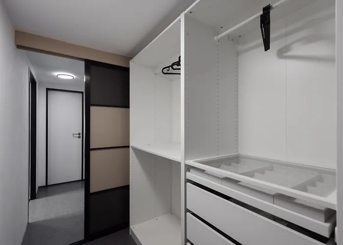 Cozy Near Krizikova Metro Lägenhet Prag
