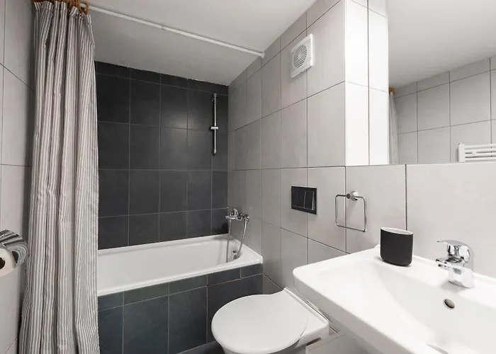 Cozy Near Krizikova Metro Prag